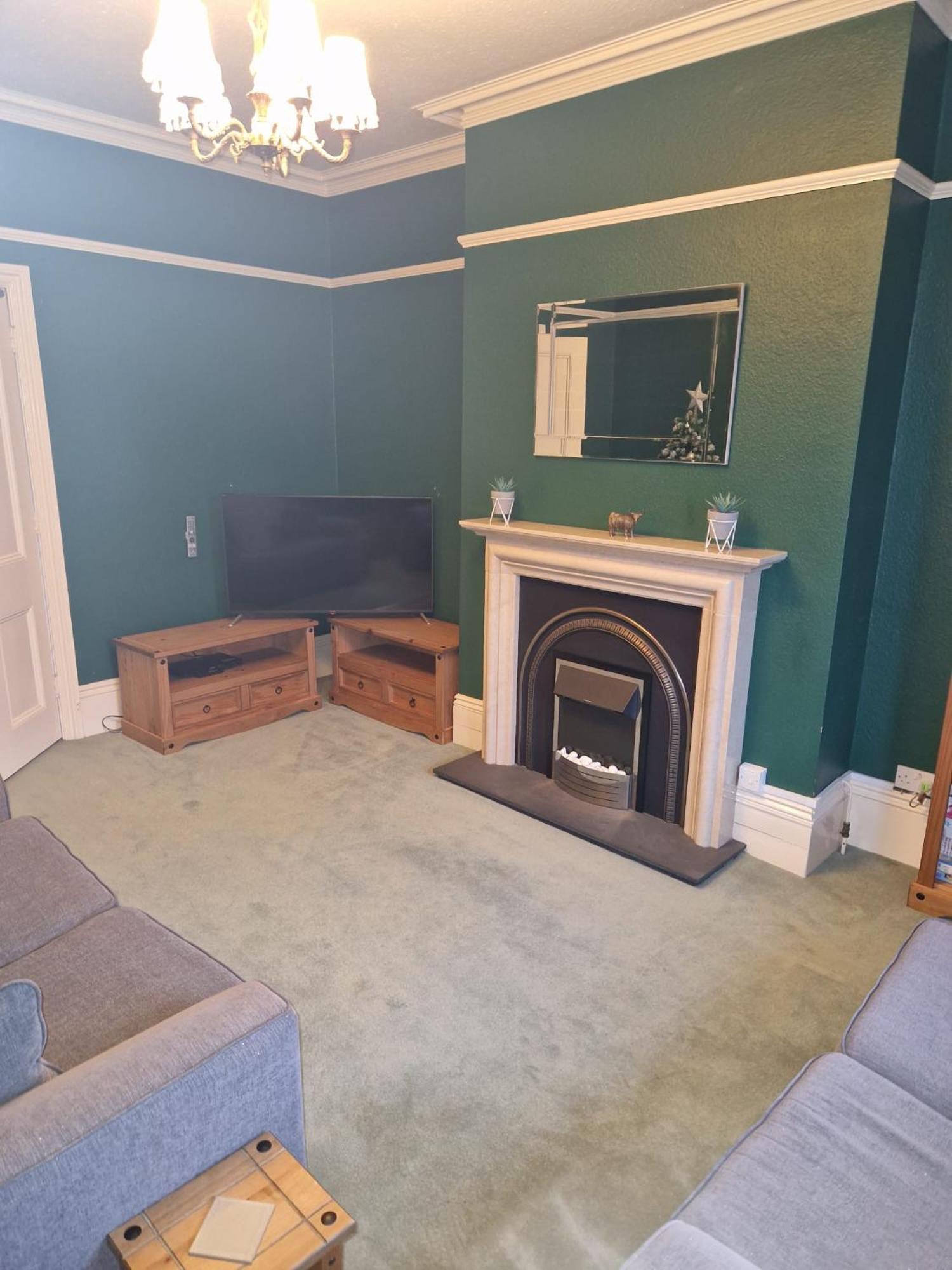 Hereford - Falcon House - Spacious 5 Bedroom House With Games Room - Sleeps 14 Guests - Great Property For Family & Friends Gathering Together - Hosted By Rentmyhouse Exterior photo